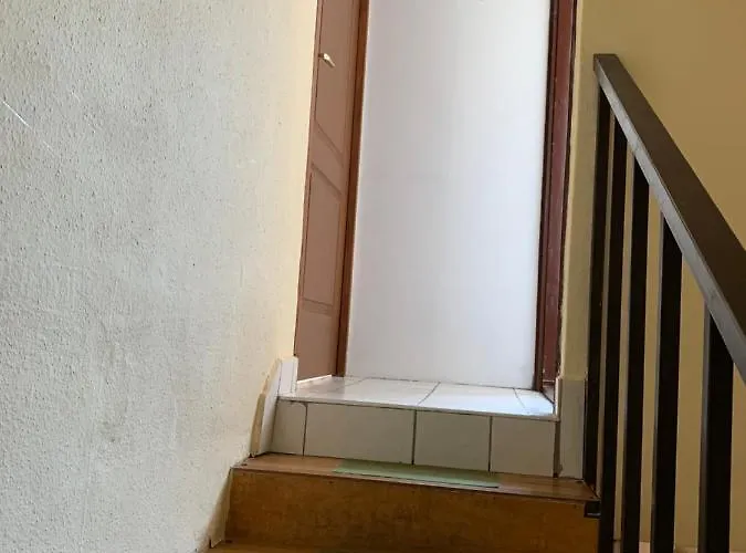 מלון דירות Whitehouse 3*