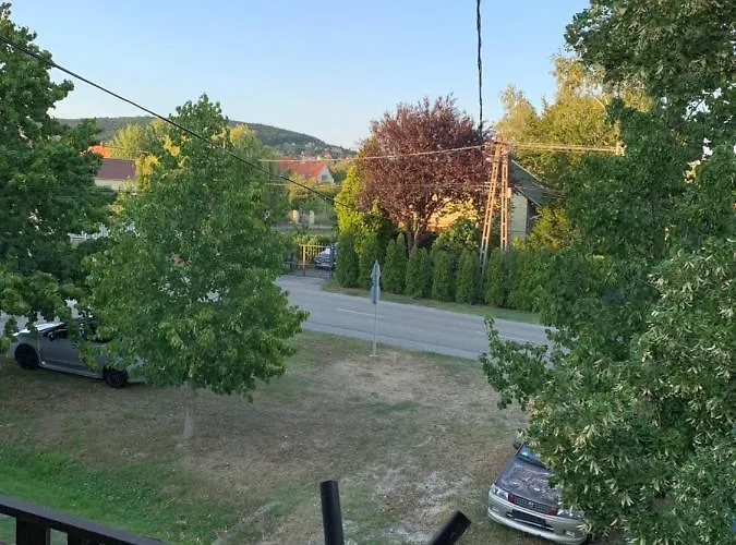 Whitehouse アパートホテル 3*