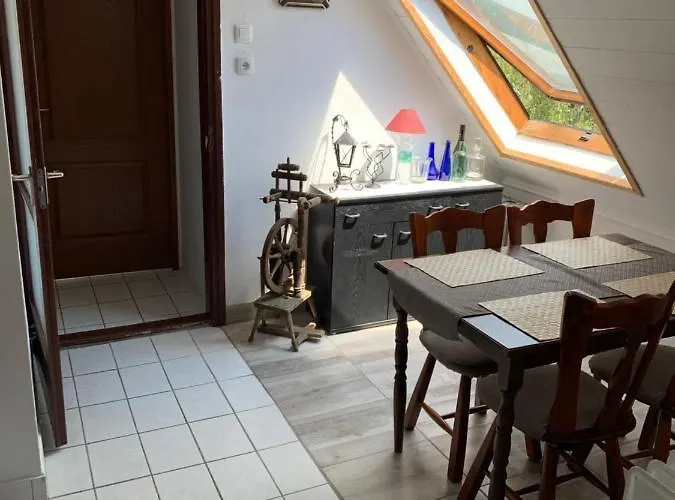 Whitehouse アパートホテル 3*