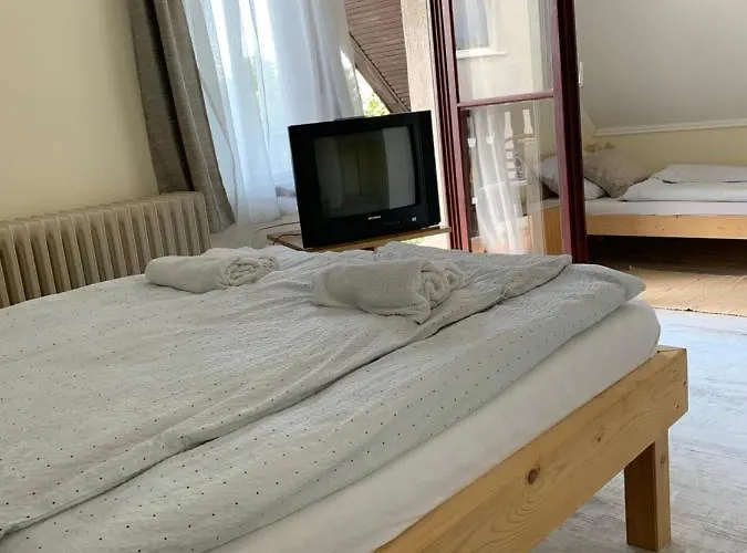 Whitehouse アパートホテル Alsóörs