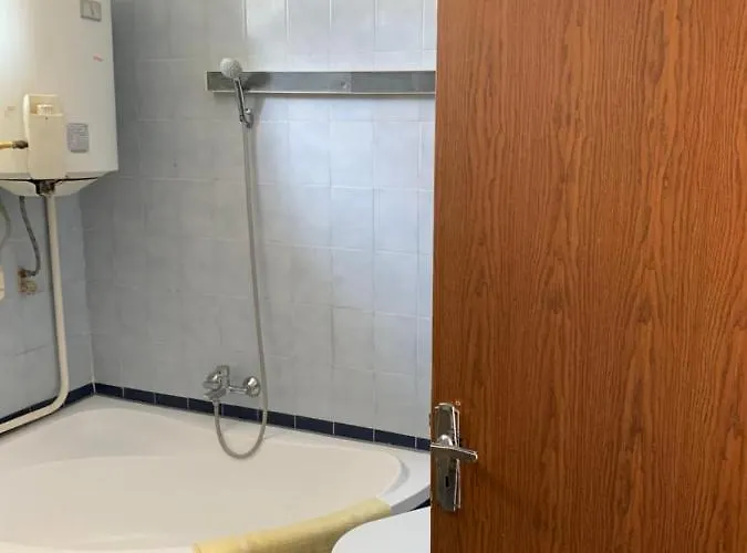 Whitehouse מלון דירות